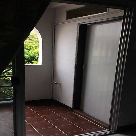 Baan Khun Mae Apartment Бангкок Экстерьер фото