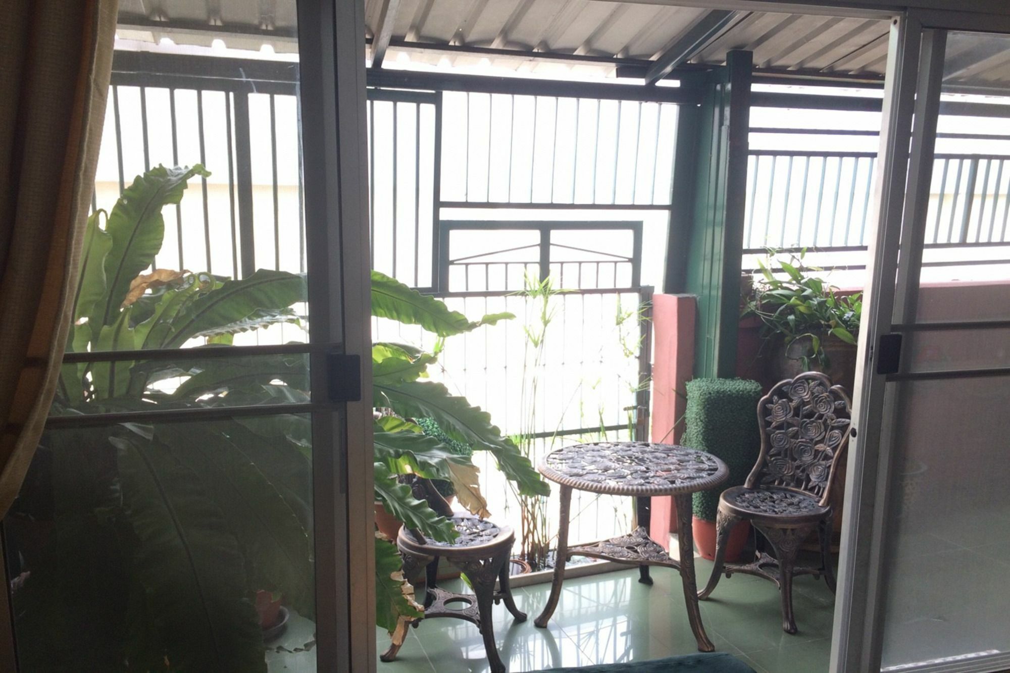 Baan Khun Mae Apartment Бангкок Экстерьер фото