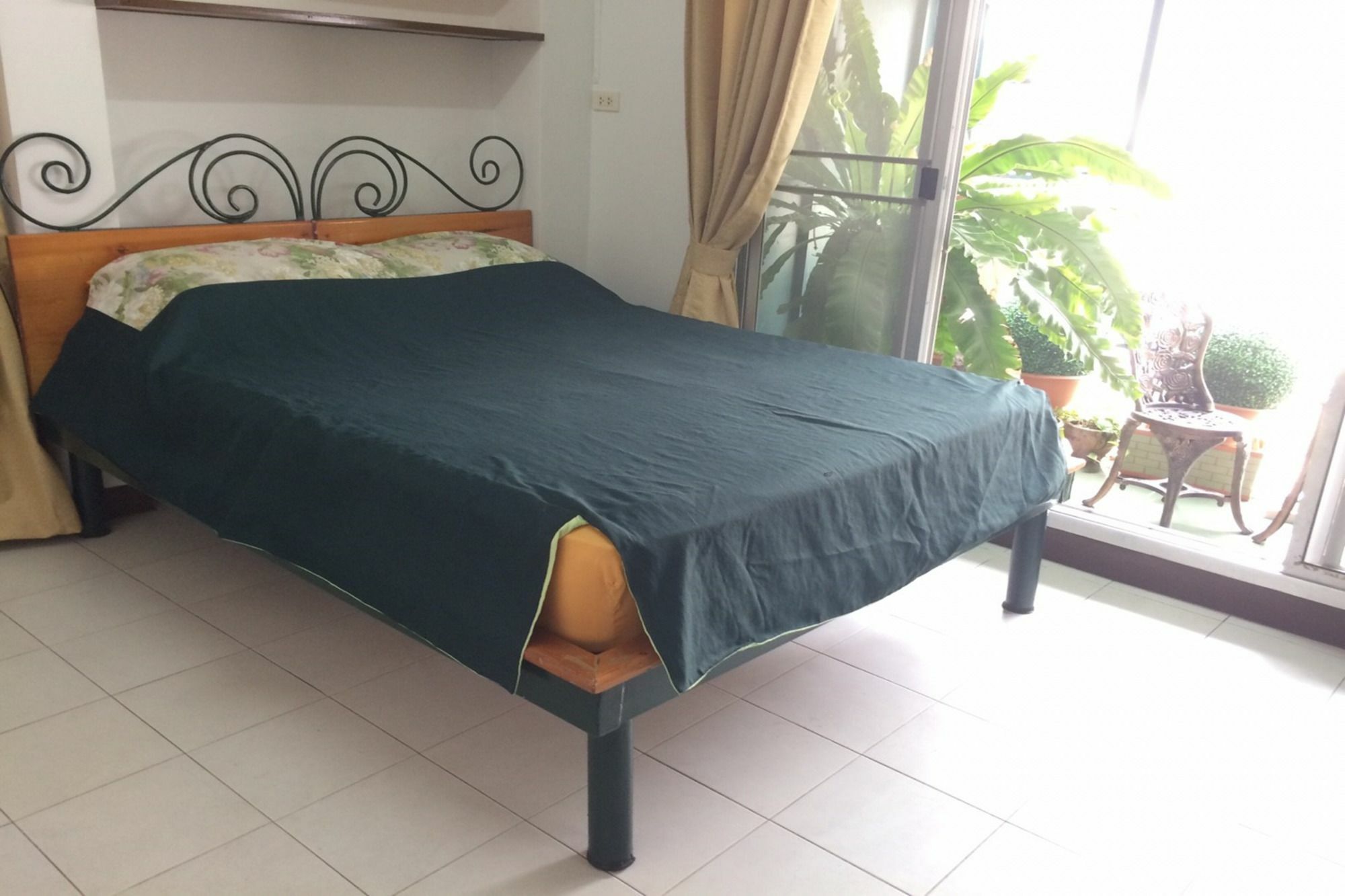 Baan Khun Mae Apartment Бангкок Экстерьер фото