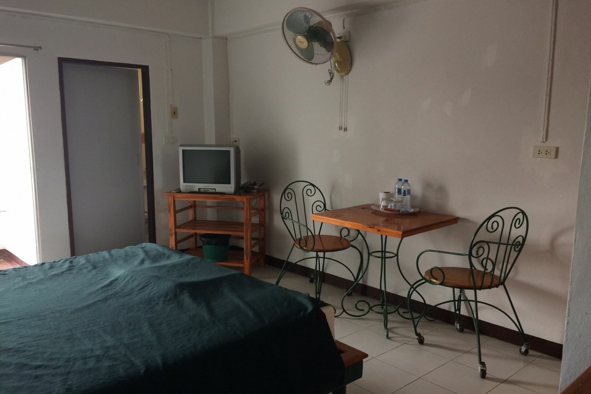 Baan Khun Mae Apartment Бангкок Экстерьер фото