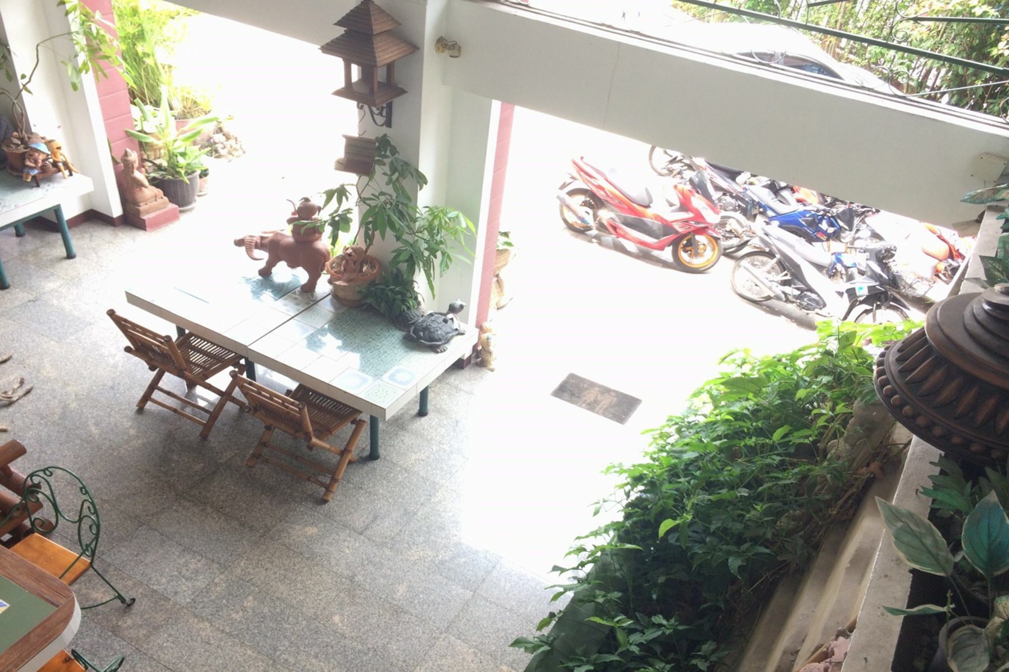 Baan Khun Mae Apartment Бангкок Экстерьер фото