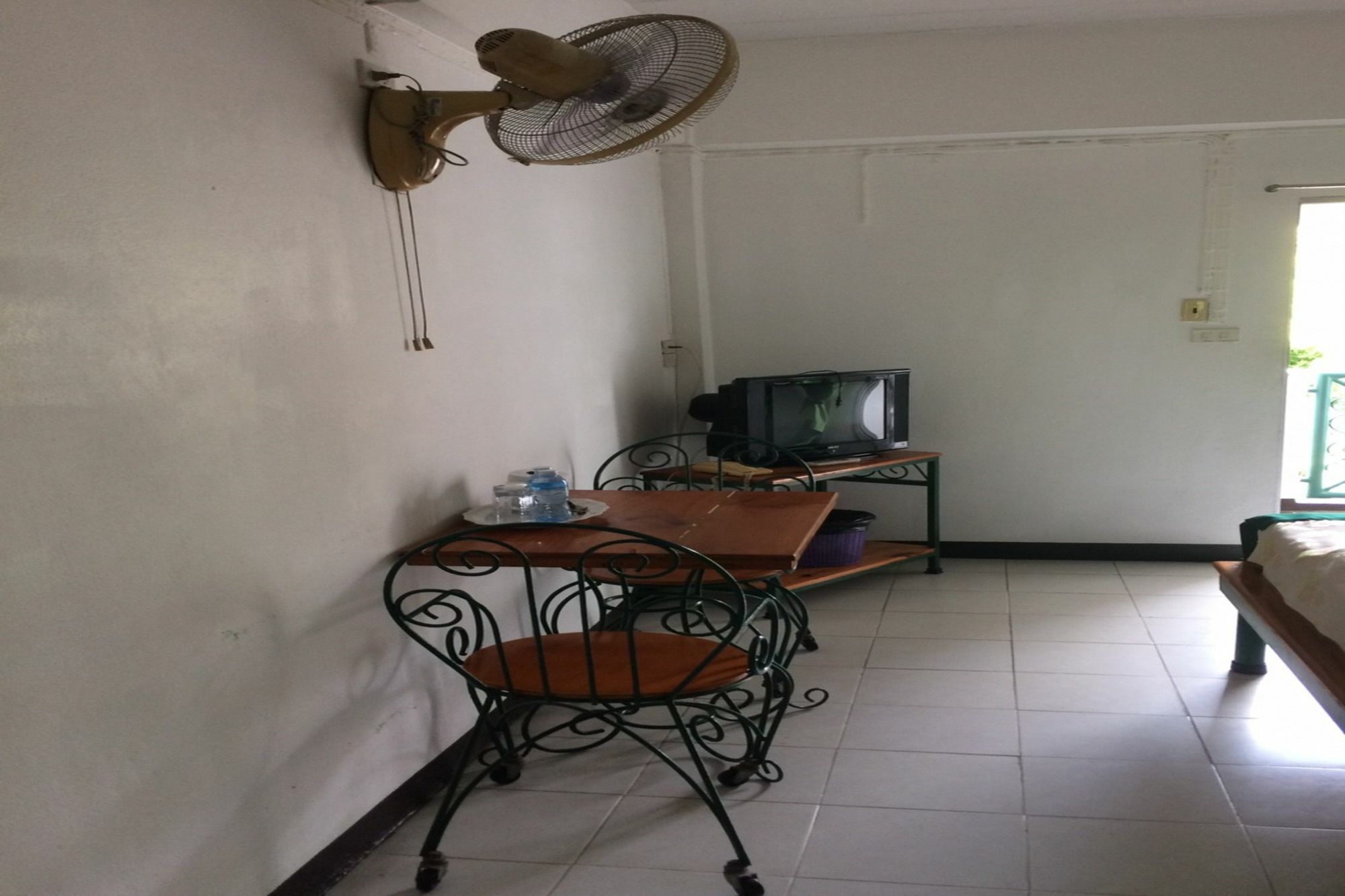 Baan Khun Mae Apartment Бангкок Экстерьер фото