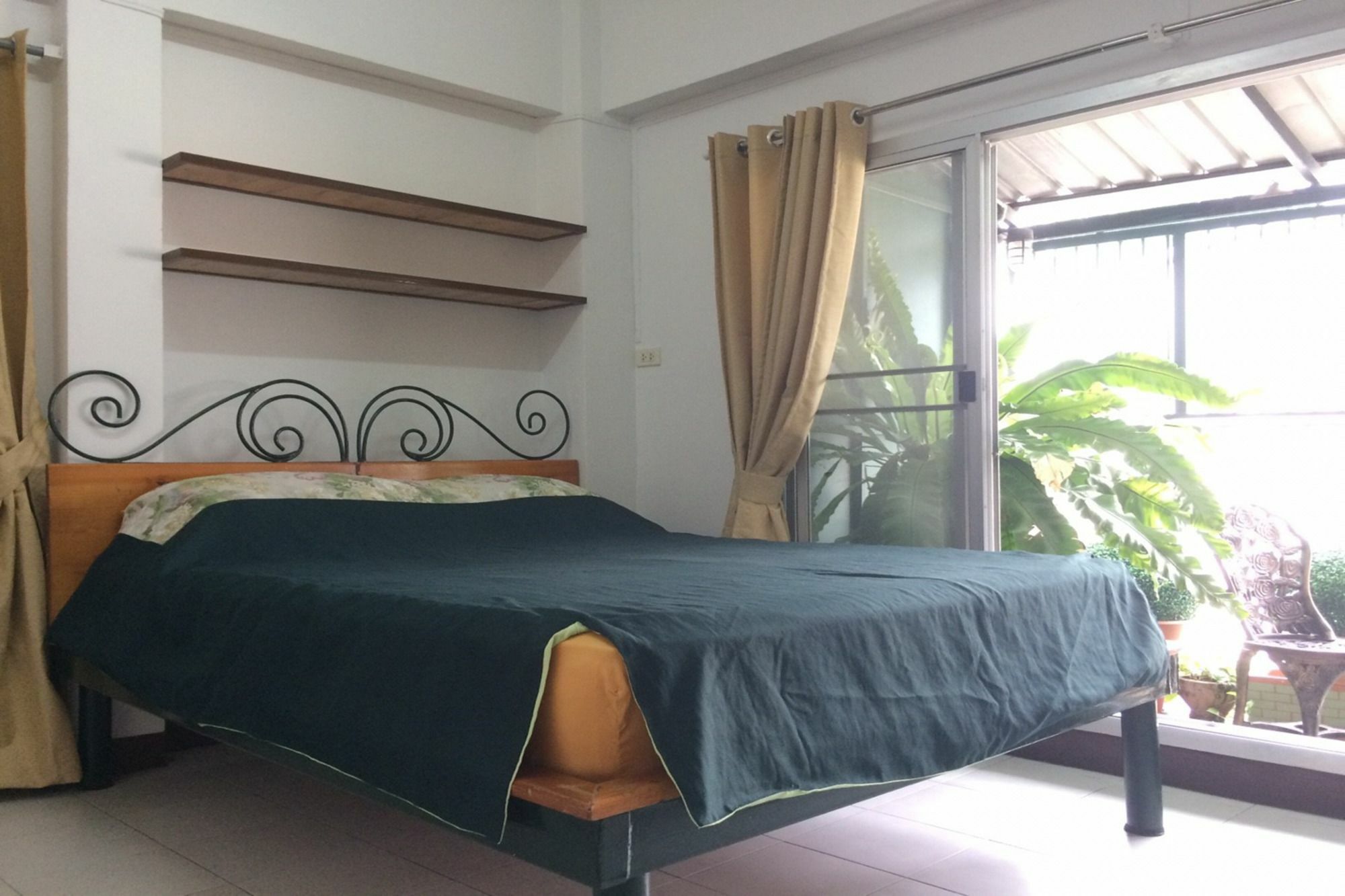 Baan Khun Mae Apartment Бангкок Экстерьер фото