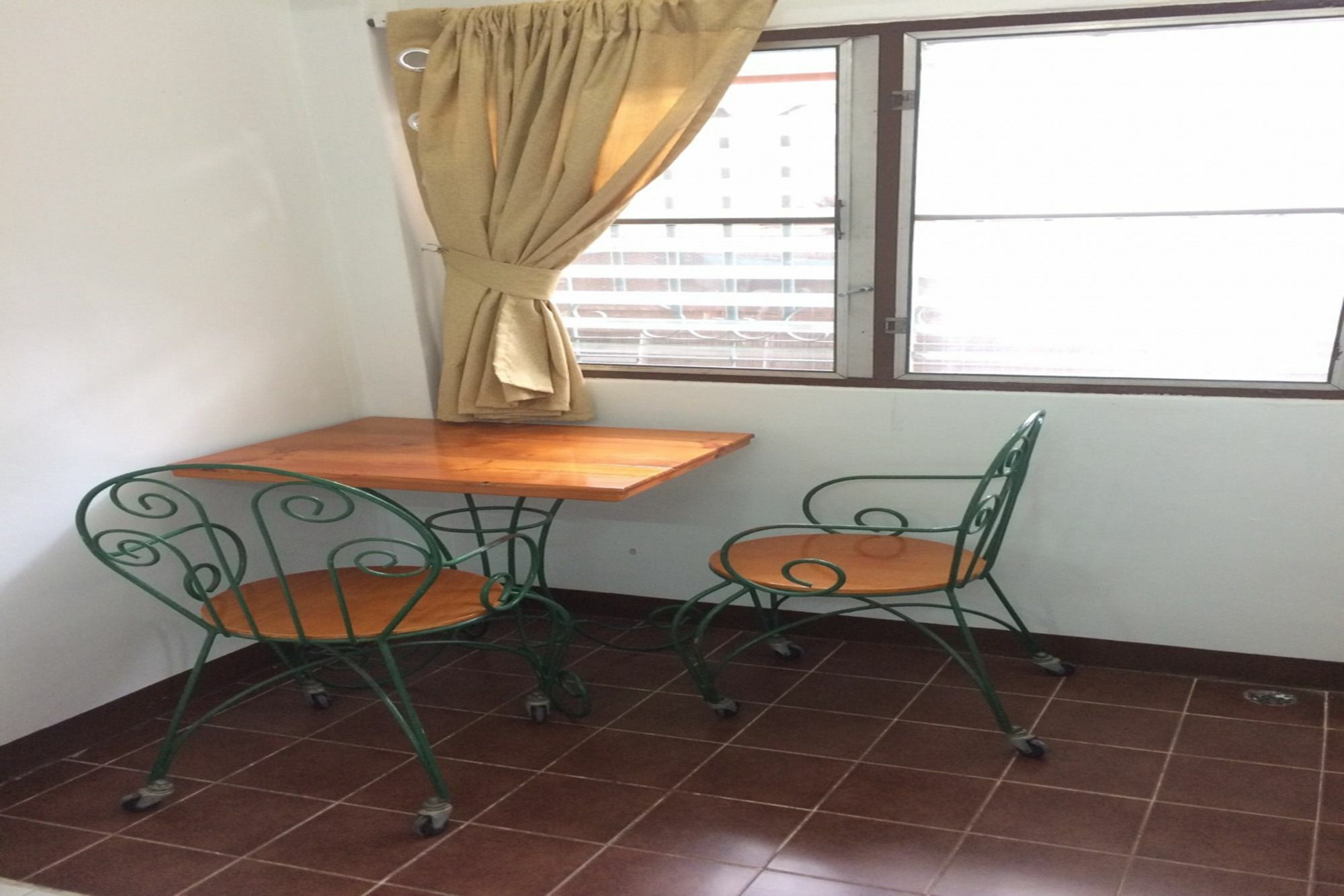 Baan Khun Mae Apartment Бангкок Экстерьер фото