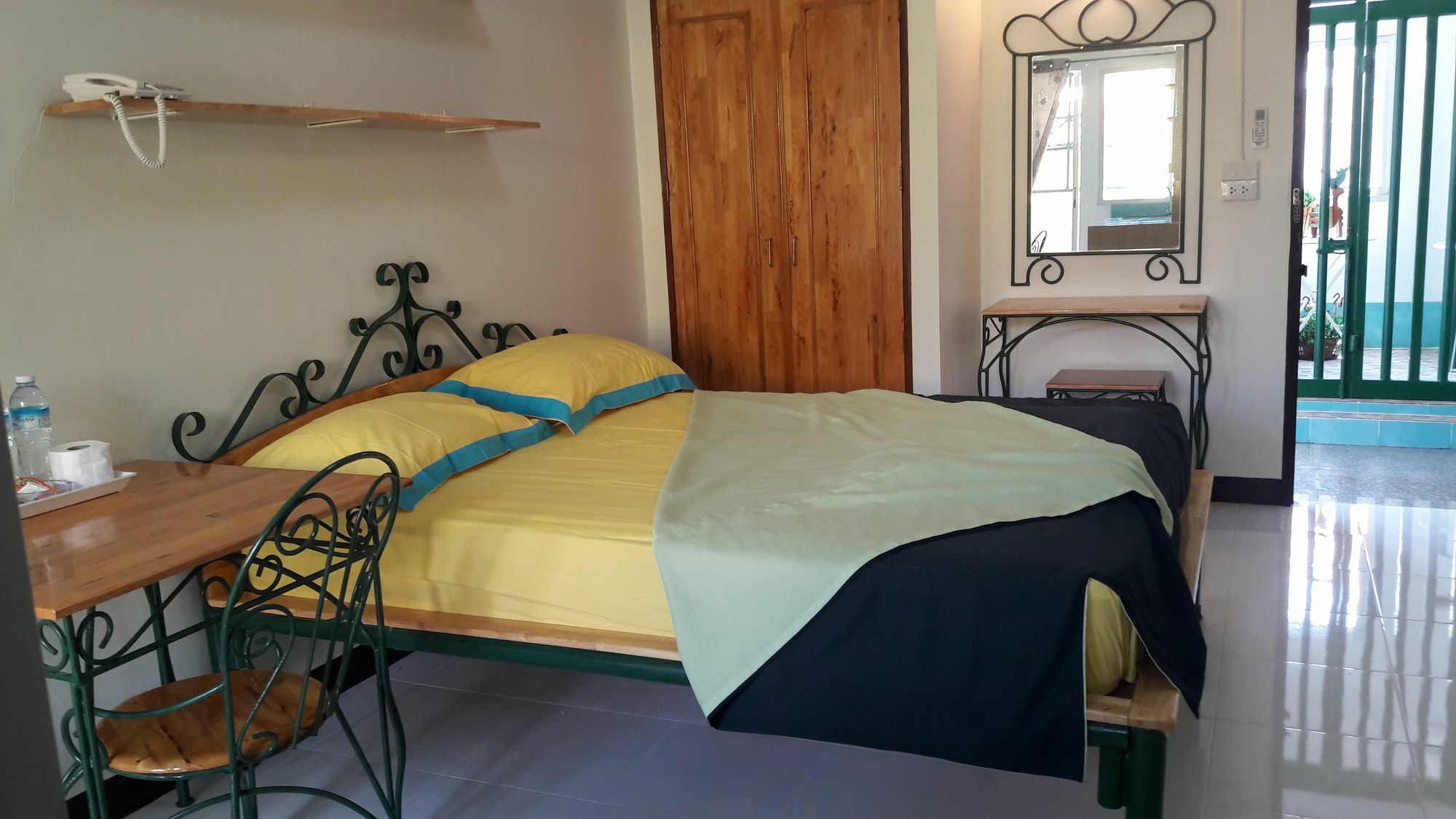 Baan Khun Mae Apartment Бангкок Экстерьер фото